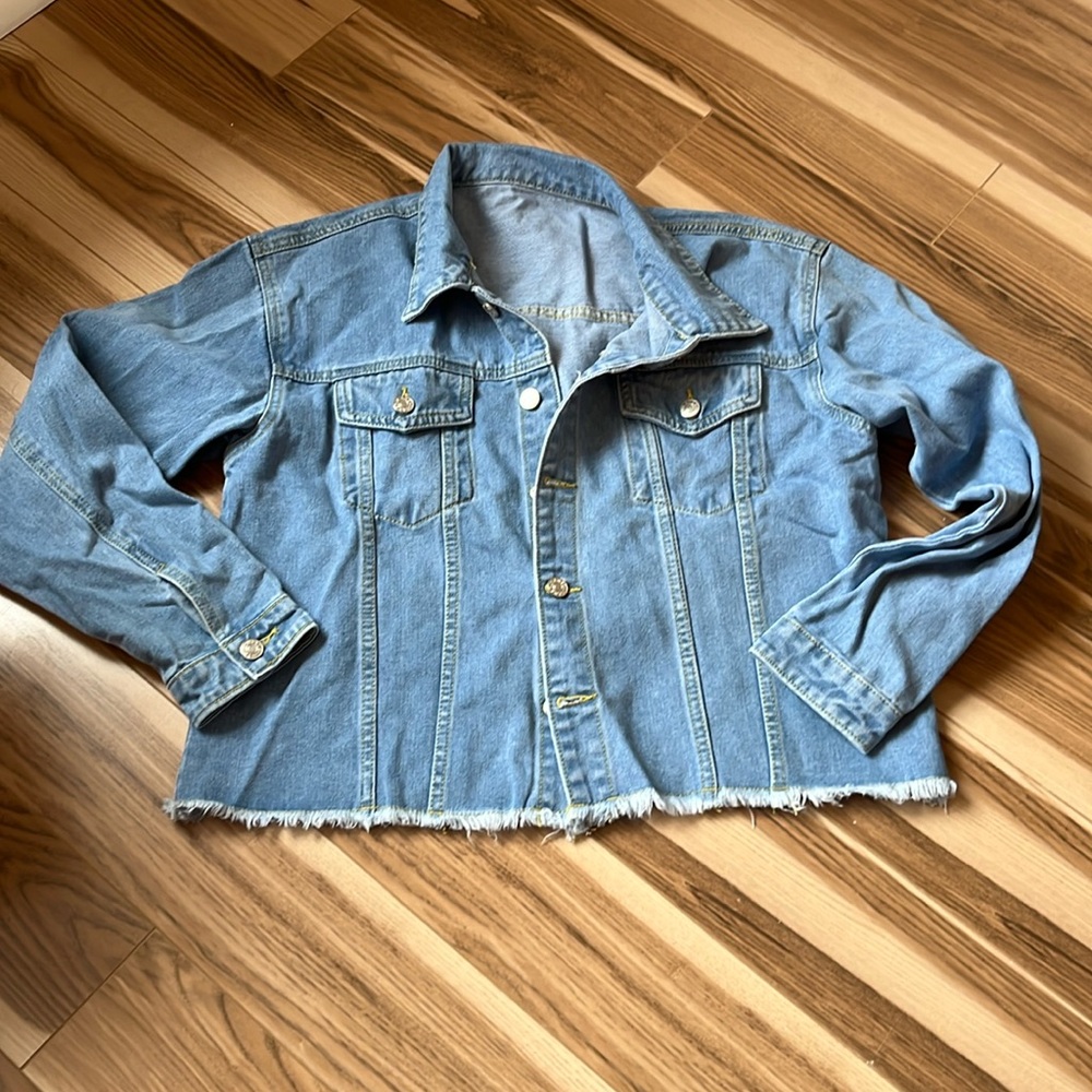 Women’s Jean jacket, extra large with fringe cropped xl